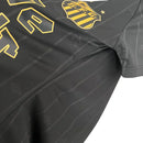 Camisa Santos Charlie Brown Jr. Feminina 2024 - Preta e Dourada - Futx Brasil