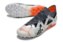 Chuteira Society Puma Future Ultimate MG Branca e Laranja "Astronaut Pack" - Futx Brasil