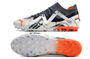 Chuteira Society Puma Future Ultimate MG Branca e Laranja "Astronaut Pack" - Futx Brasil